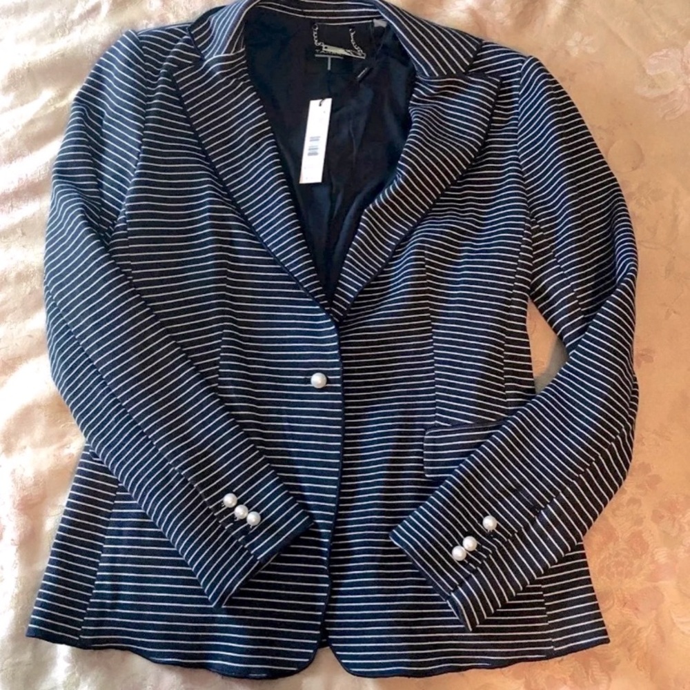 New with Tags Tahari Blazer w/Pearl Accent Buttons Size 6